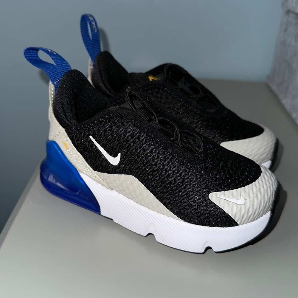Nike 270.